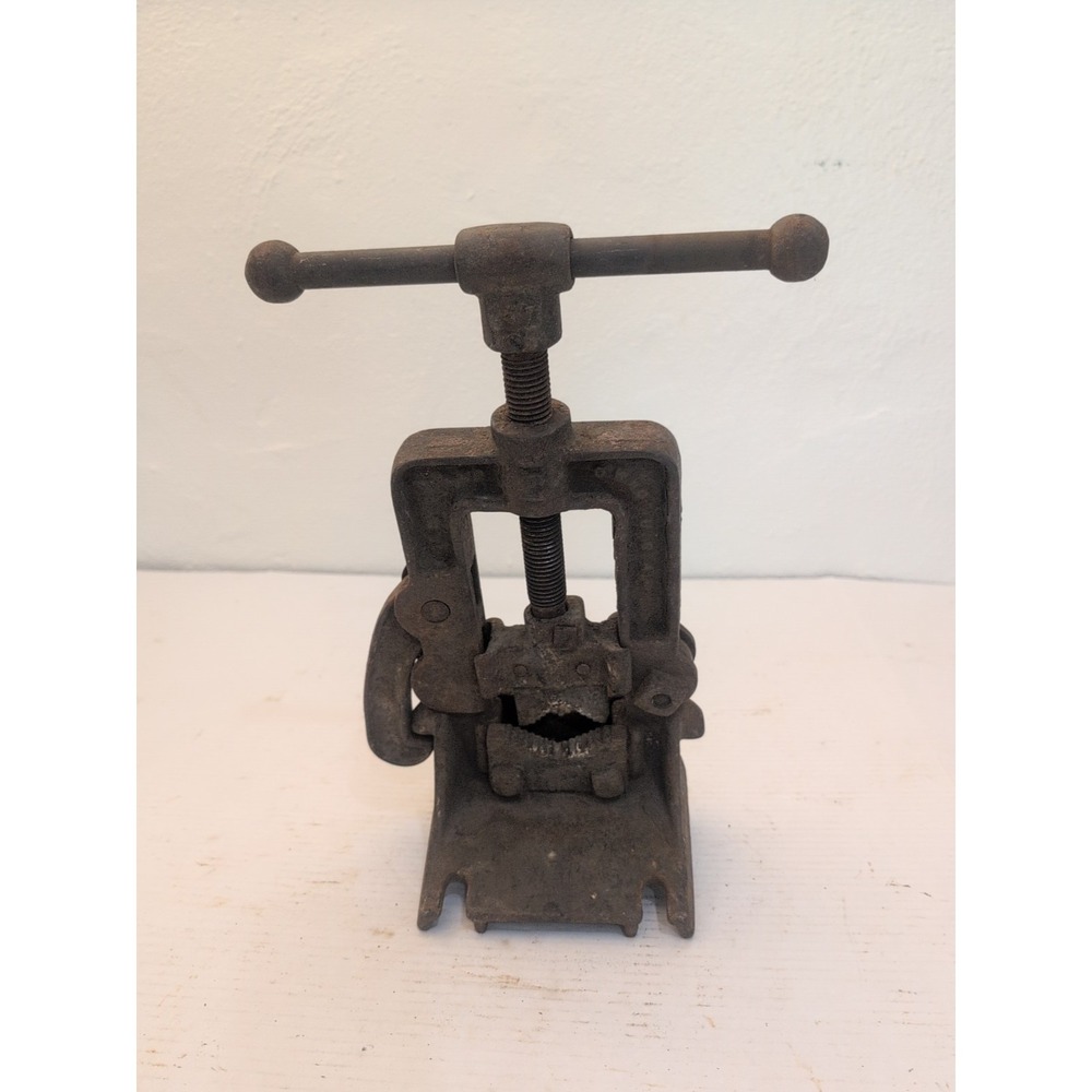 Columbian Vise & MFG Co 161 Hinged Pipe Vise Cleveland Ohio USA Vintage Tool